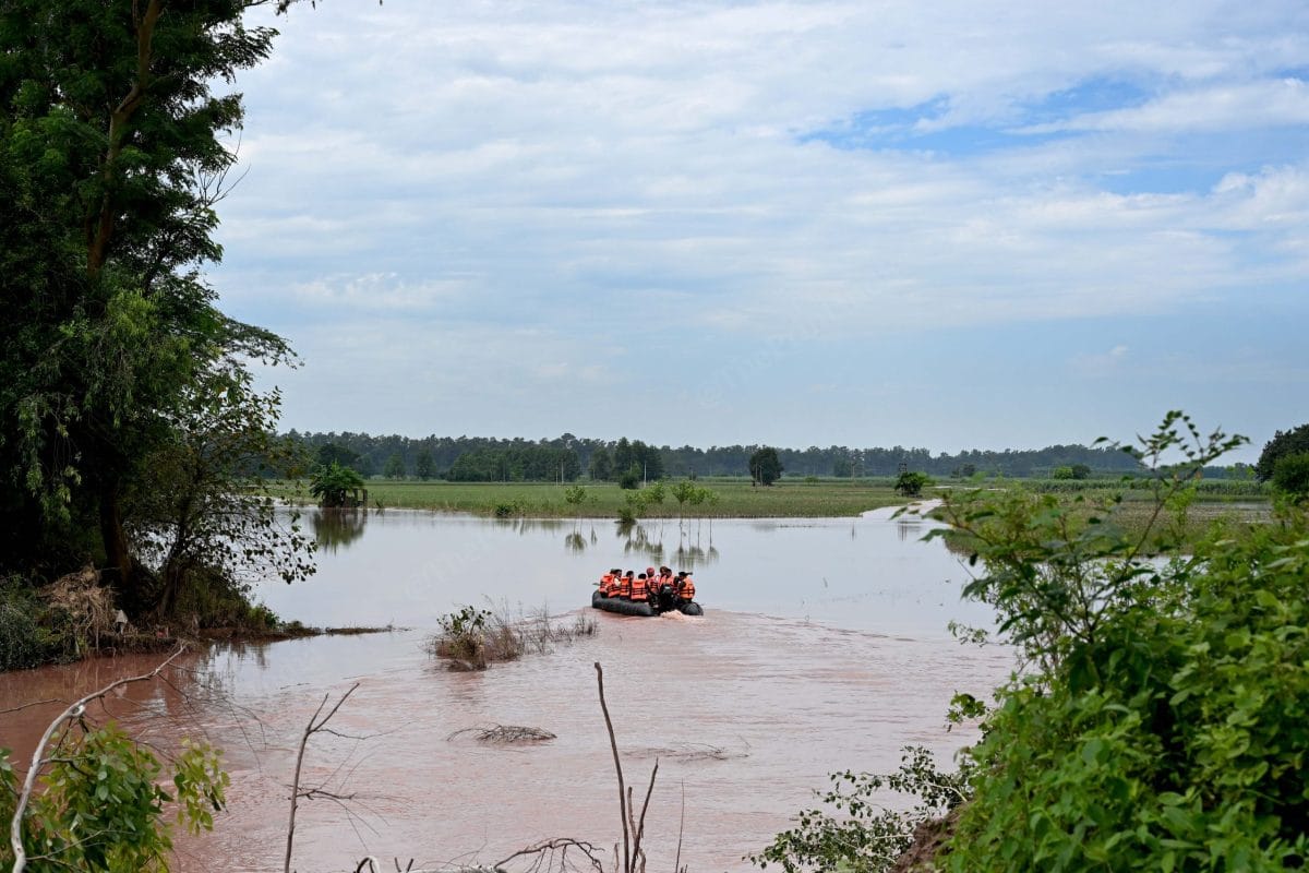 DC Sakshi Sawhney and other officials went by boat to know the condition of flood affected areas | Suraj Singh Bisht | ThePrint