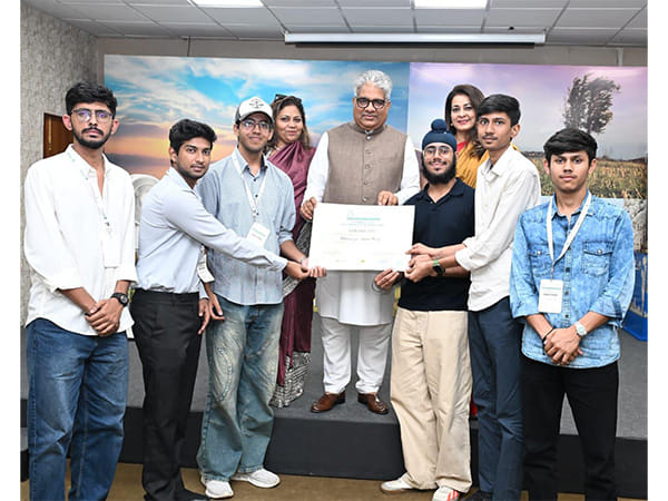 Union Minister Shri Bhupender Yadav Felicitates Lakhpati Winning Team of Sustainovation by Intin - India's Sustainability Hackathon