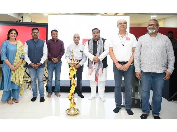 CamCom Celebrates 8th Anniversary with the Launch of AI& - World's First Large Vision Model for Surface-agnostic Defect and Damage Assessments