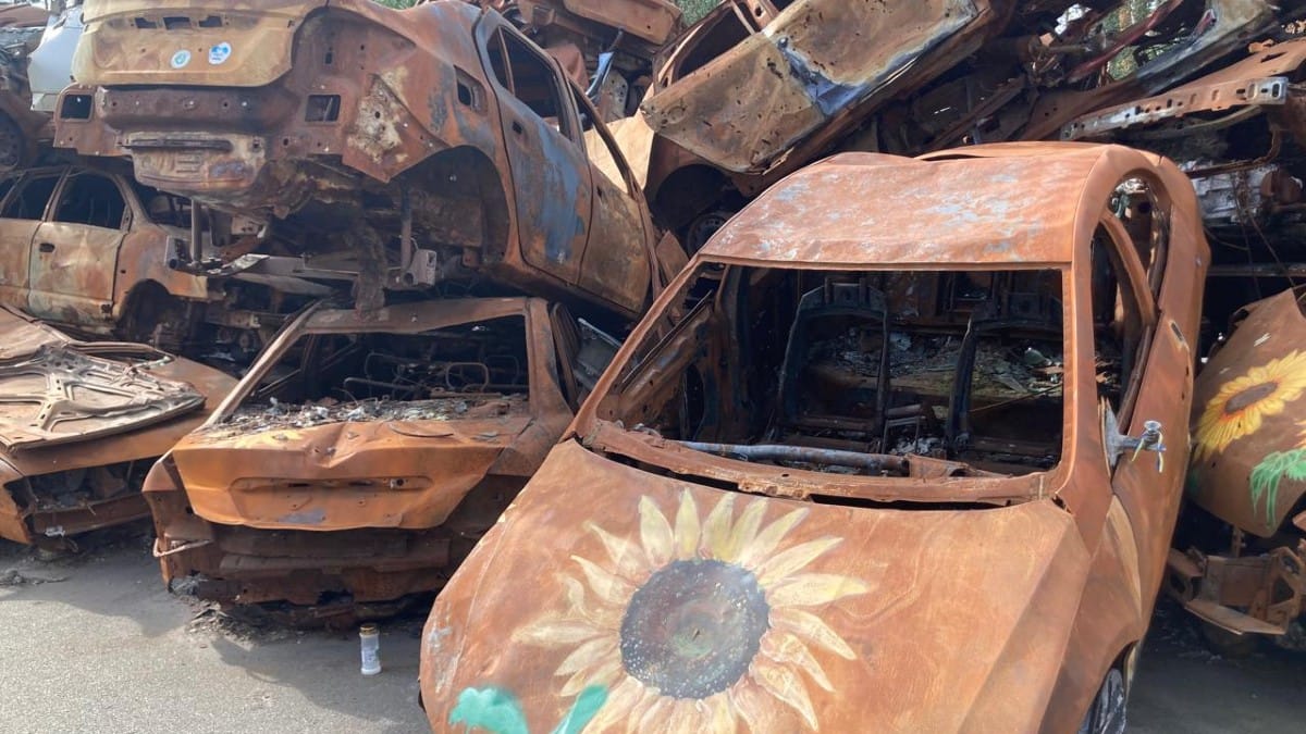 Abandoned vehicles of Ukrainian civilians on the outskirts of Irpin | Keshav Padmanabhan | ThePrint 