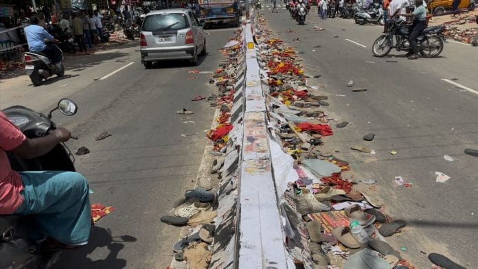 Dividers in Velusamypuram lined with discarded slippers and TVK flags in aftermath of stampede | ThePrint/Prabhakar Tamilarasu