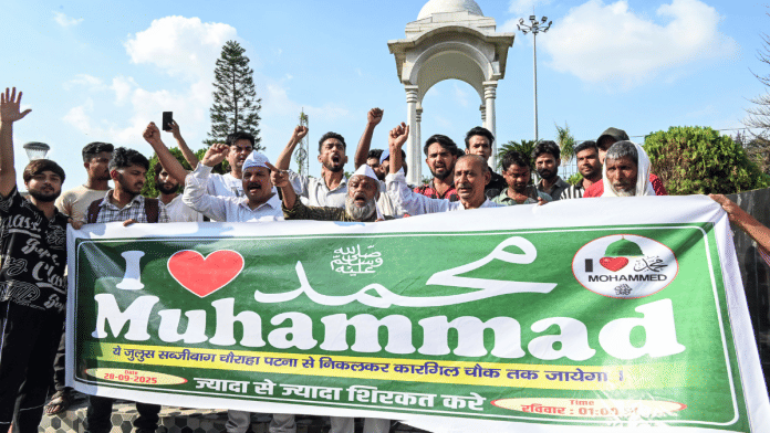 People stage a protest over 'I love Muhammad' at Kargil Chowk, in Patna on 28 September | ANI