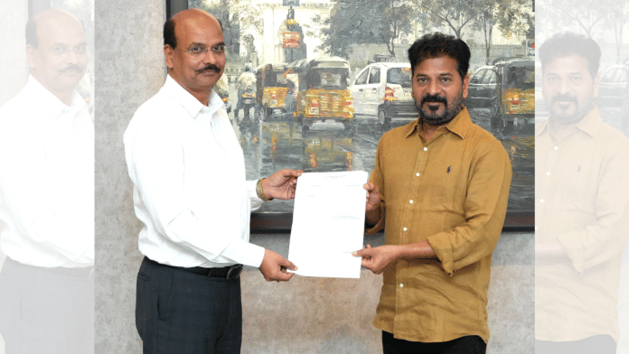 Newly appointed DGP of Telangana Shivadhar Reddy with CM Revanth Reddy. | X/@TelanganaCMO