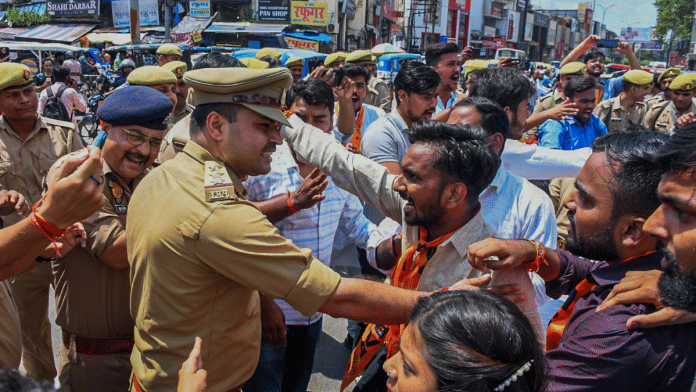 ABVP supporters protest against Uttar Pradesh minister Om Prakash Rajbhar over his alleged remark their organisation in Kanpur on Thursday | ANI