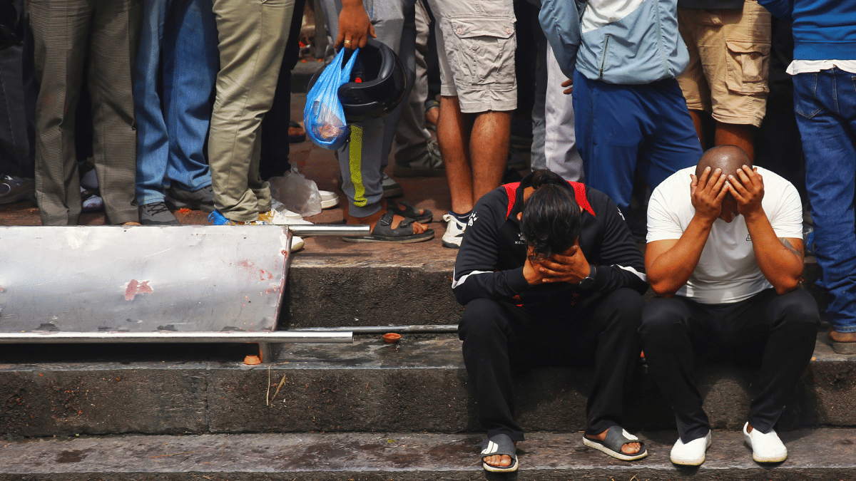 Bhimraj Dhami’s brothers grieving at the ghat. | Manisha Mondal/ThePrint