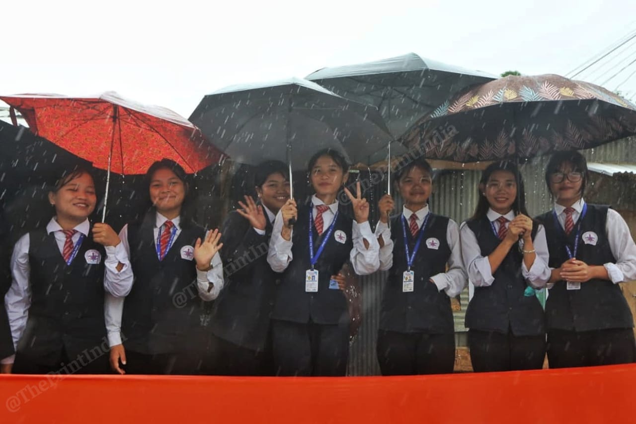 students standing the road waiting for PM Modi arrival in rain | Praveen Jain | ThePrint
