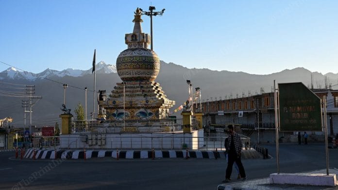 Roads are empty and the presence of security personnel has filled the air with tension | Photo: Suraj Singh Bisht, ThePrint