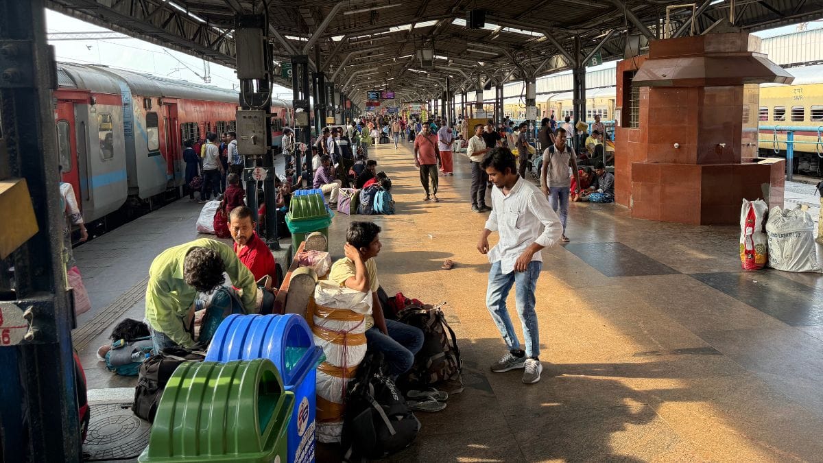 Some workers are worried about paying off debt and finding a job at their native place | Photo: Prabhakar Tamilarasu