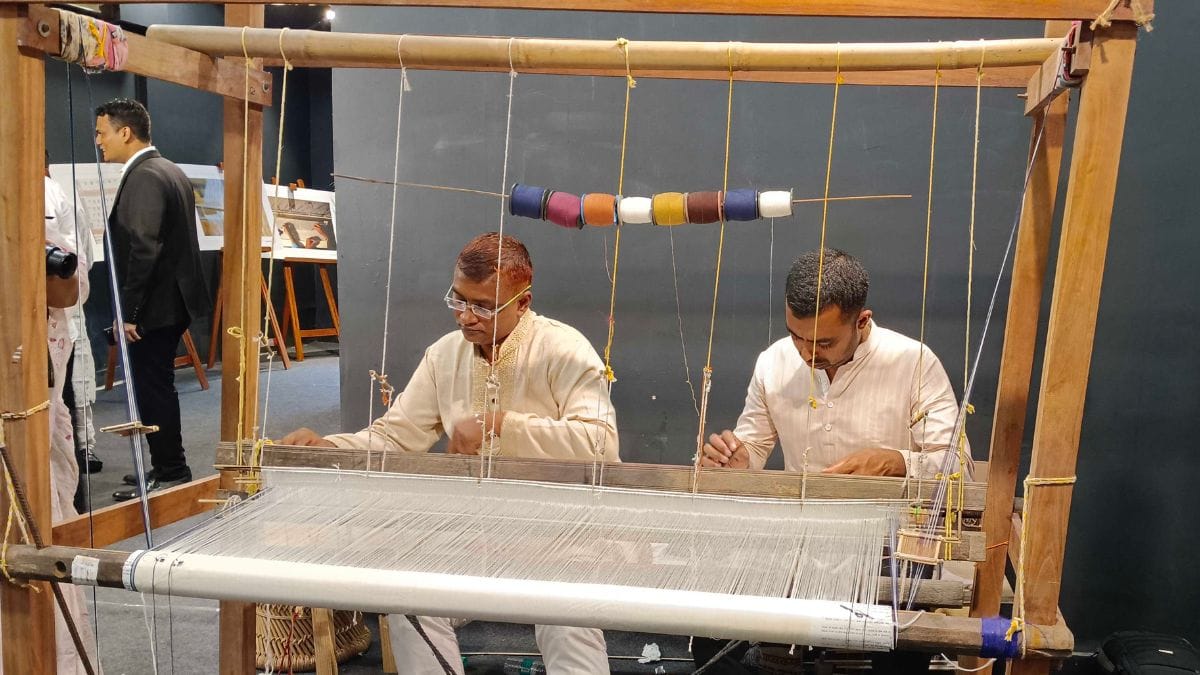National Award-winning Jamdani weavers, Mohammad Jamal Hossain and Mohammad Sajeeb, demonstrated the live weaving process | Almina Khatoon, ThePrint