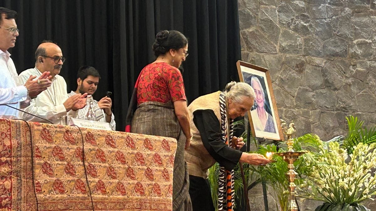 Romila Thapar inaugurating the lecture | Zenaira Bakhsh, ThePrint
