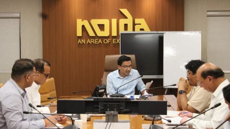 Noida Authority holds meet on stray dogs—RWAs to notify about unsterilised dogs with photos, survey soon