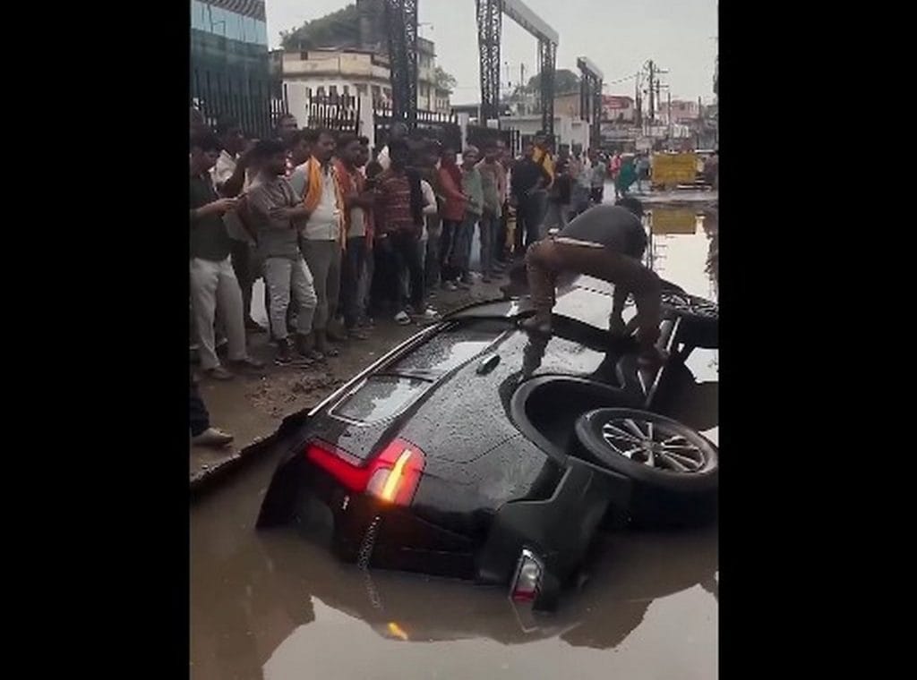 Patna pothole car
