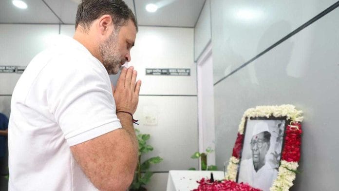 Congress leader Rahul Gandhi pays tribute to Sitaram Kesri on his death anniversary | X/@INCIndia