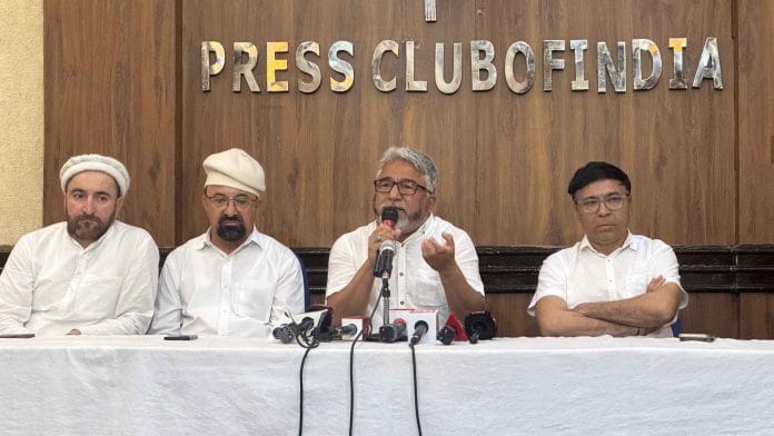 Asgar Karbalai (on microphone) demands release of jailed activist Sonam Wangchuk on 30 Septmber | Sagrika Kissu, ThePrint