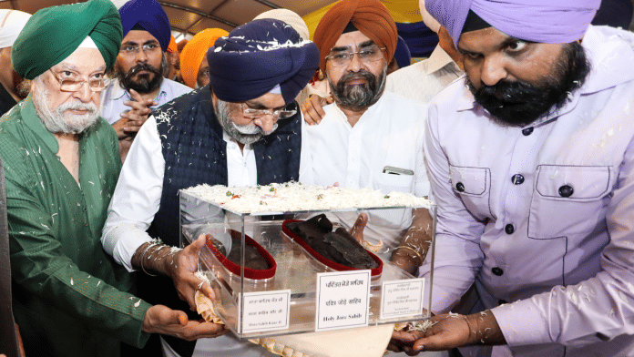 Union Minister Hardeep Singh Puri, along with others, during ceremonially hands over the Holy Jore Sahib of Guru Gobind Singh and Mata Sahib Kaur to the Panth at Gurdwara Moti Bagh Sahib, in New Delhi on Wednesday, 22 October 2025 | ANI
