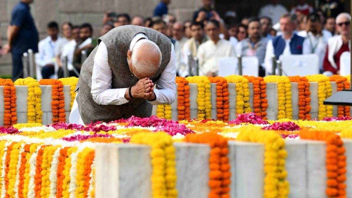 Prime Minister Narendra Modi pays tribute to Mahatma Gandhi on his 156th birth anniversary at Rajghat | Praveen Jain | ThePrint