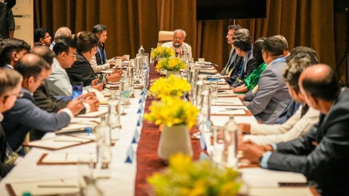 Kerala CM Vijayan interacting with IT leaders at Invest Kerala Global Summit’s Roundtable in Kochi on 22 February, 2025 | X/@pinarayivijayan