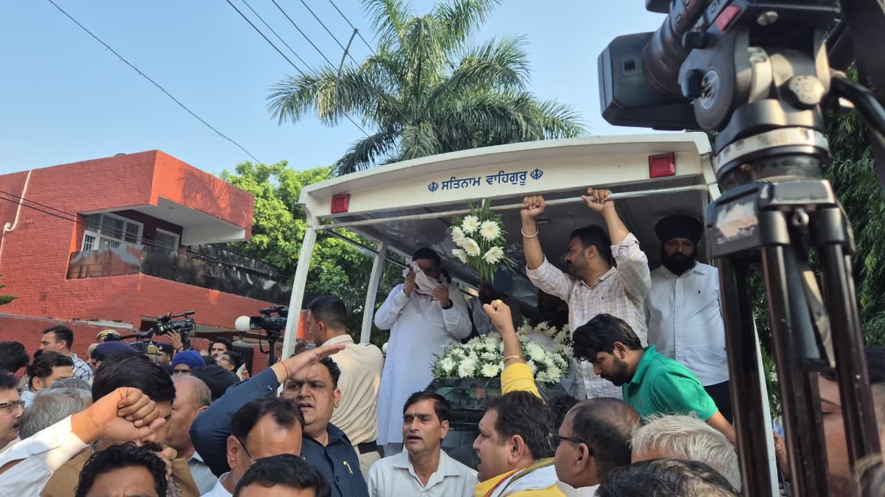 Chants of 'Puran Kumar Amar Rahein' when his body was brought out | Photo: Shubhangi Misra | ThePrint