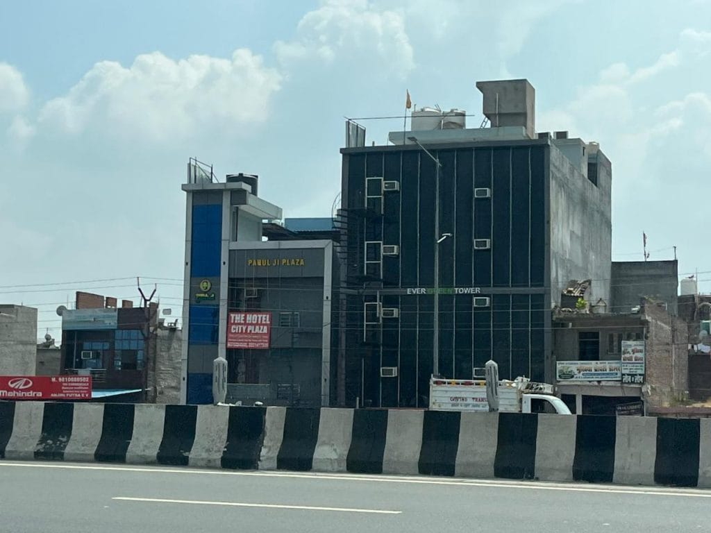 Budget hotels for couples in Delhi