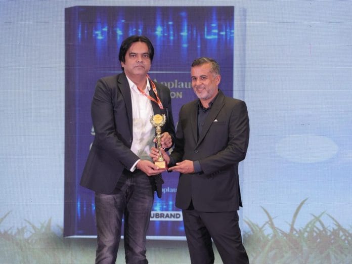 Amit Kumar Singh Honored with Excellence in Journalism Award 2025-26 by Chetan Bhagat