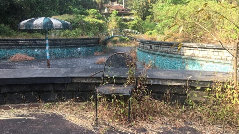 What’s left of the Sahara Empire? Ghost towns, graveyard of cars, empty pools