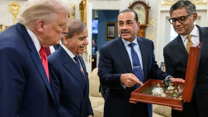 Asim Munir shows Donald Trump minerals from Pakistan | White House