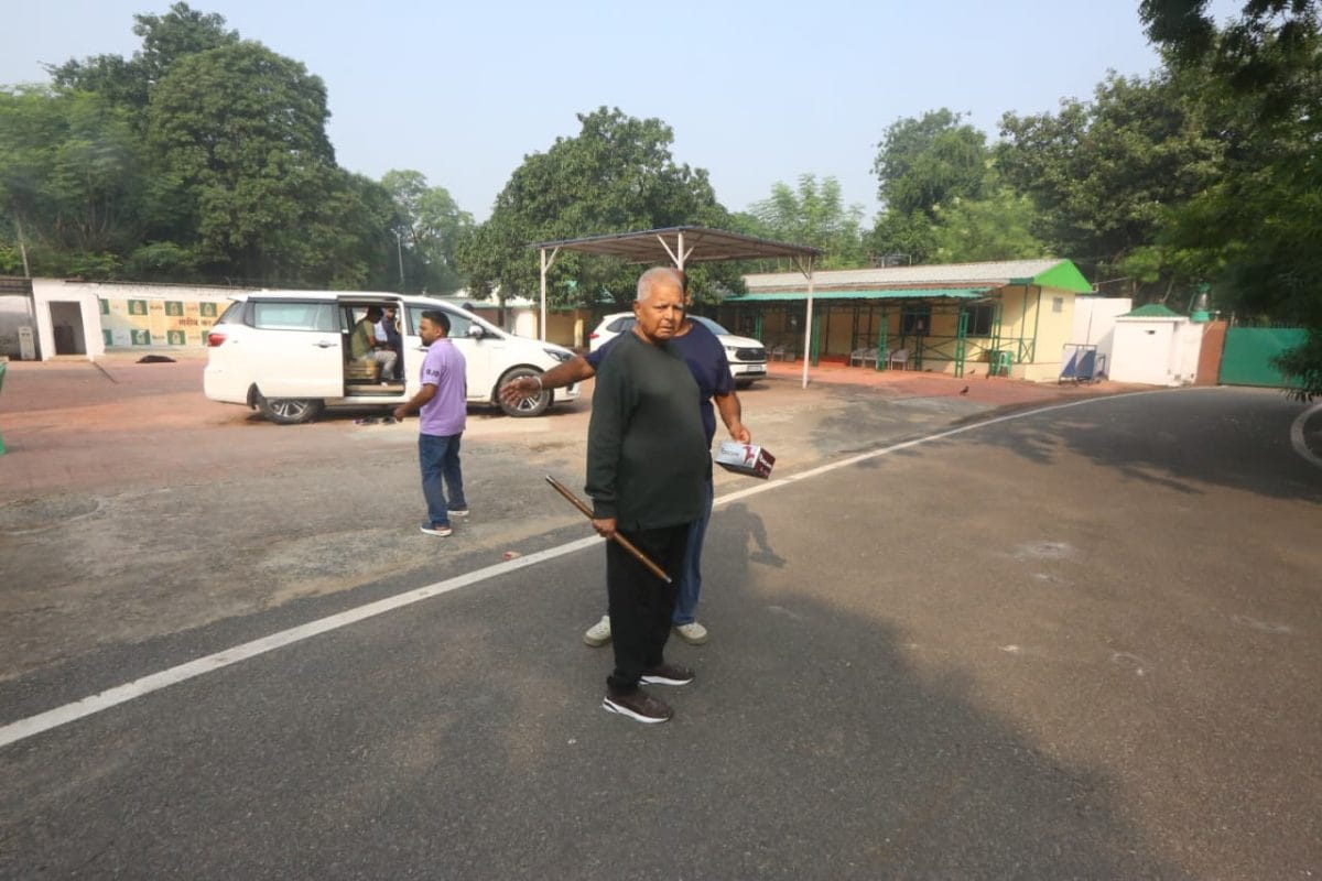 Lalu Yadav take a morning walk at their residence | Praveen Jain | ThePrint