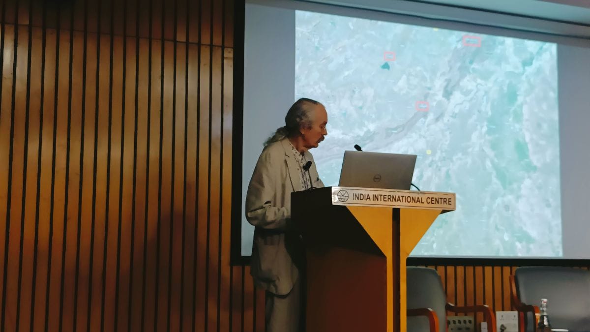 Joachim Bautze giving his lecture on Rajasthan's royal murals | Krishan Murari, ThePrint