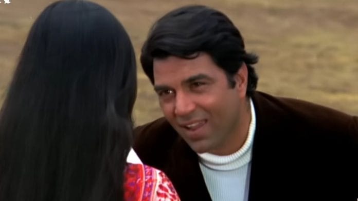 A still of Dharmendra clad in a white turtleneck and brown blazer in the song 'Pal Pal Dil Ke Paas' from 'Blackmail' (1973) | Photo: YouTube