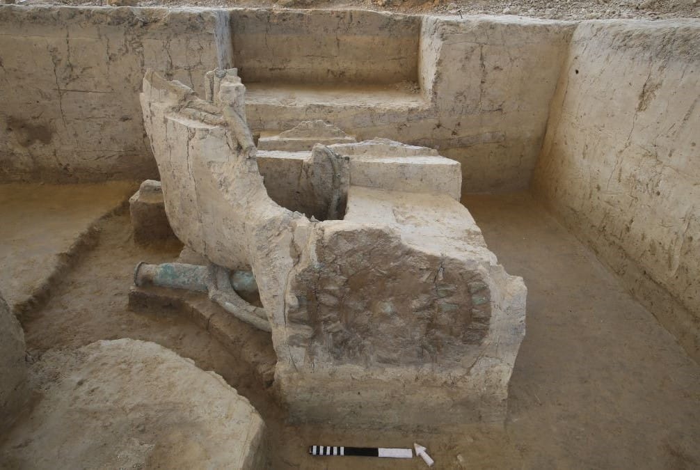 Chariot wheel in Burial Pit 6 | Photo courtesy of ASI