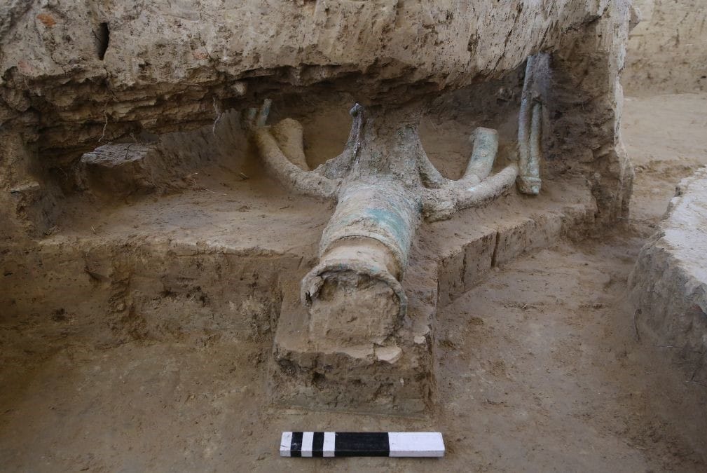 Chaiot chassis in Burial Pit 6 | Photo courtesy of ASI