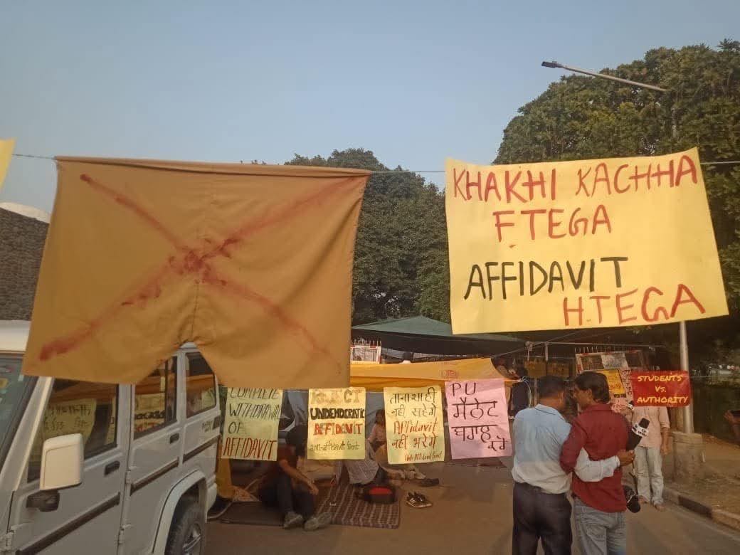 Protesters with their placards | Instagram/chdlife