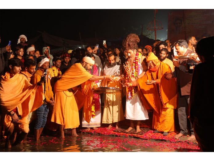 A Sacred Evening of Unity: Rashtra Ekta ke Liye Yamuna Aarti Led by Sadguru Shri Riteshwar Maharaj Ji at Vrindavan