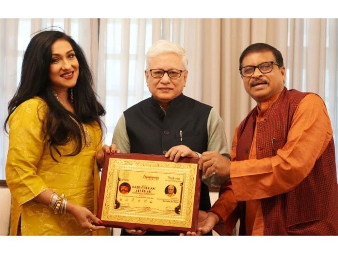 Hon'ble Governor of Telangana Shri Jishnu Dev Varma was felicitated by  Shri Abhijeeth Prodyut and Rituparna ,at Hyderabad