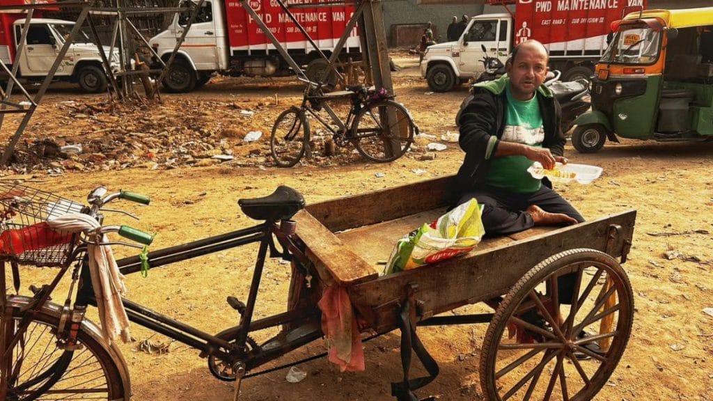 A worker eats his meal outside the Atal Canteen in Nehru Nagar. Manisha Mondal | ThePrint 