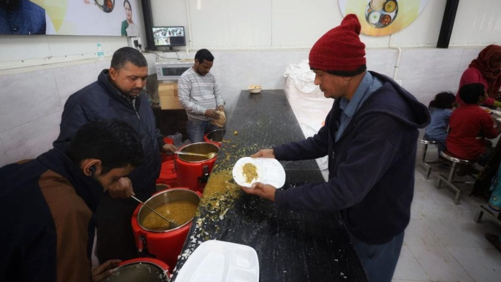 Spilled food during the lunch hour at Atal Canteen in Nehru Nagar. Manisha Mondal | ThePrint