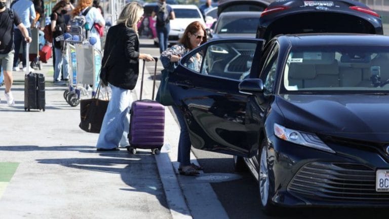 Americans losing money on cabs—they don’t compare Uber fares with other ride-hailing apps