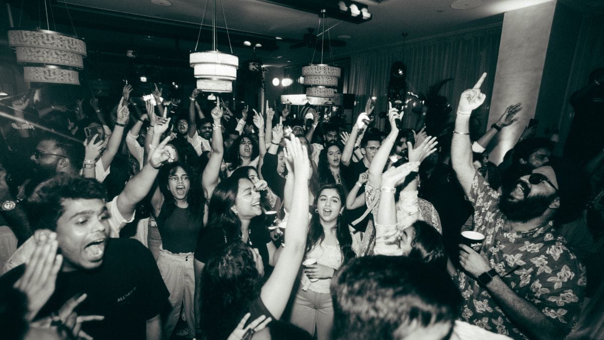 परिमल शैस के सेट में जुटी भीड़ | फोटो: स्पेशल अरेंजमेंट