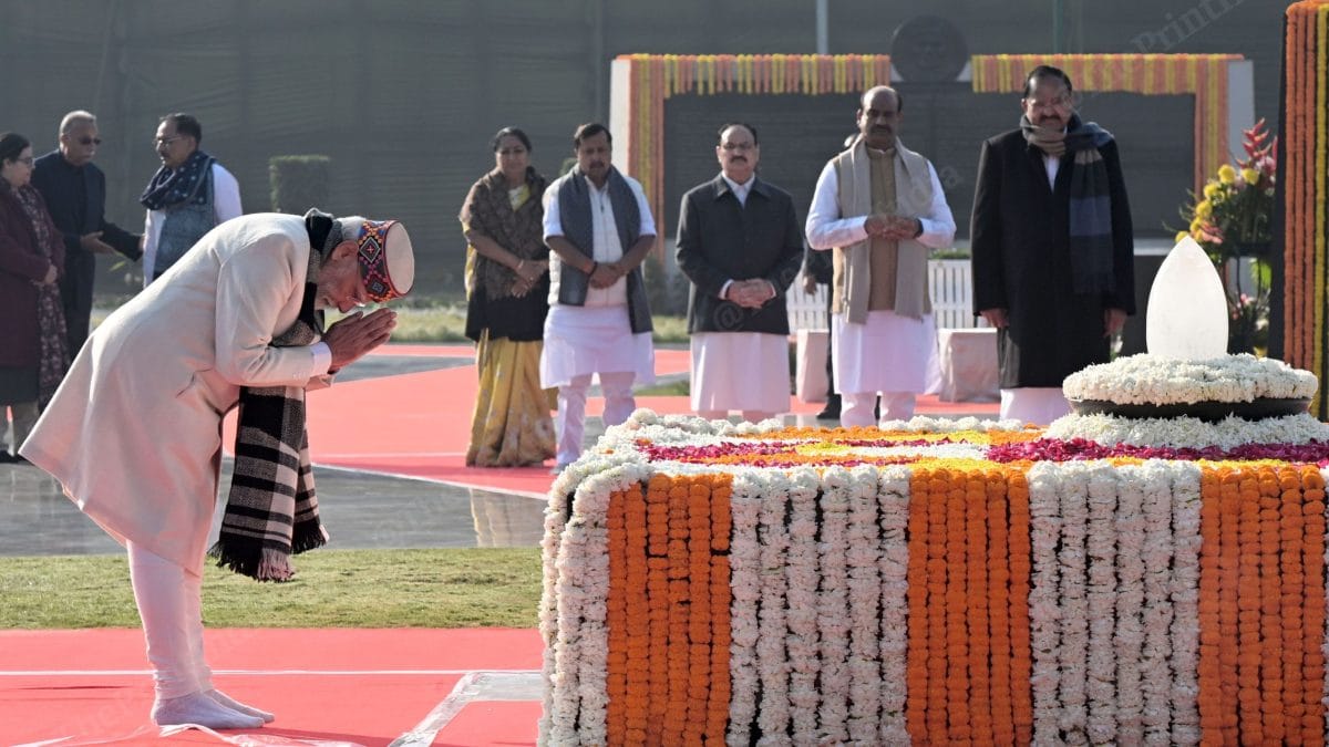 India remembers Vajpayee on 101st birth anniversary. Murmu, Modi lead country in paying tribute