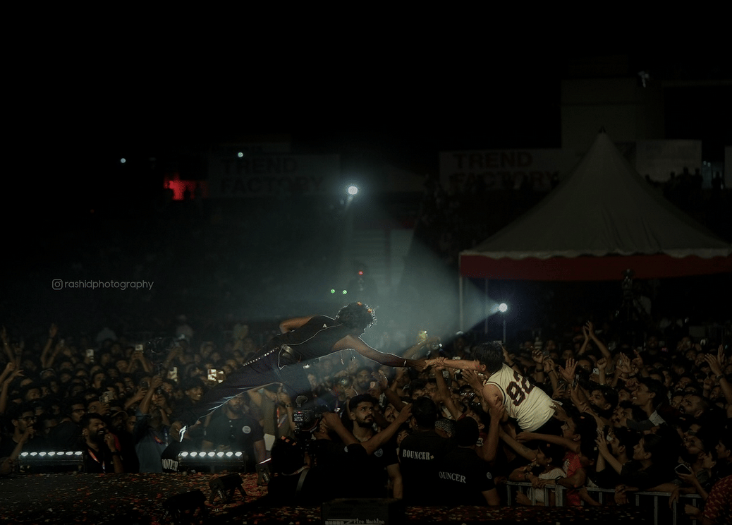 मालाबार के पेरिंथलमन्ना कस्बे में हुए टिकट वाले रैप फेस्टिवल Ma’Rap में परफॉर्म करते वेदान | इंस्टाग्राम