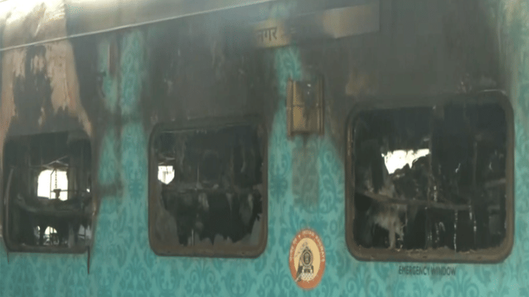 Fire in 2 coaches of Tata–Ernakulam Express in Andhra, 70-year-old man dead