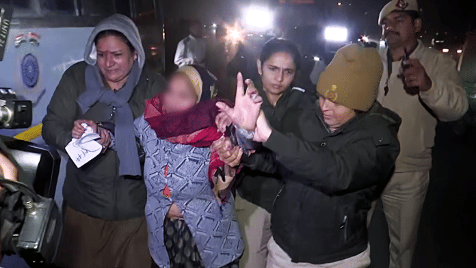 Unnao Rape Survivor Meets Rahul Gandhi After Sengar's Bail Suspension