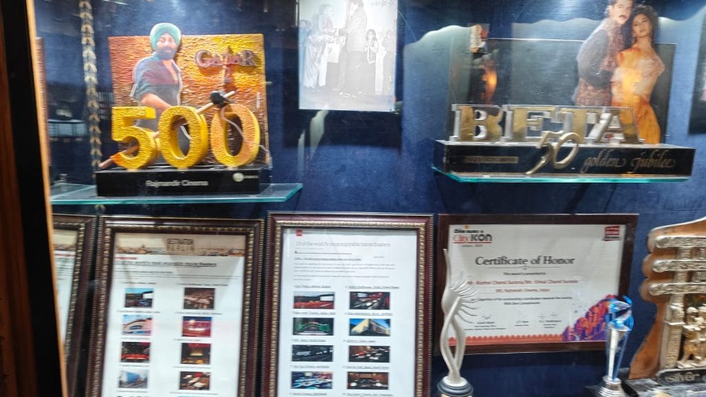 राजमंदिर में बड़े माइलस्टोन की यादें, जिनमें गदर और बेटा के लंबे रन शामिल हैं | फोटो: टीना दास/दिप्रिंट