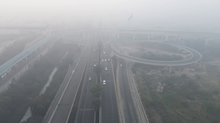 Dense smog engulfs Delhi, AQI slips into ‘severe’ category at 402
