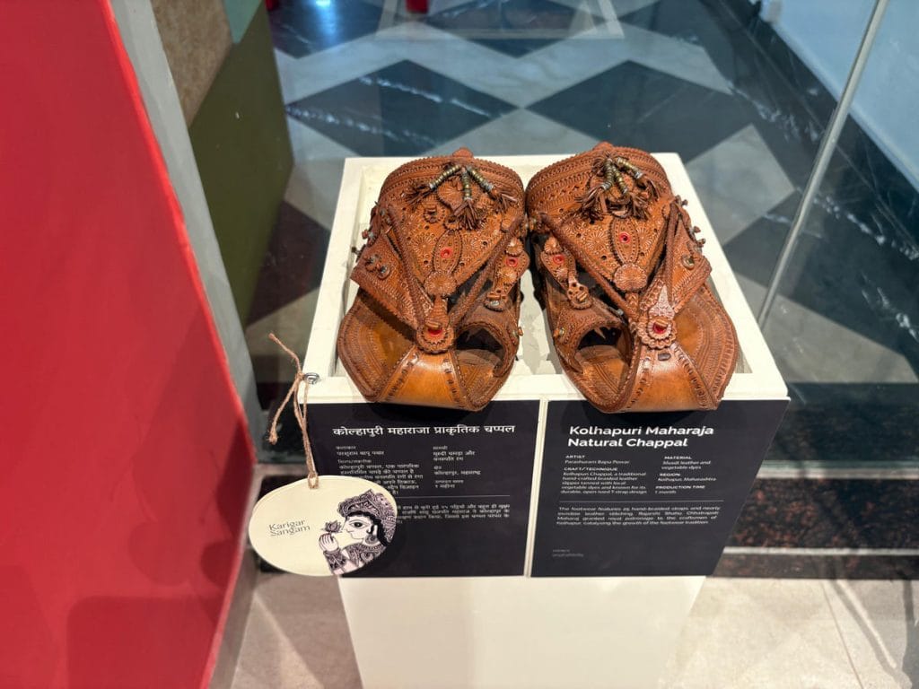 द कुंज में प्रदर्शित ‘कोल्हापुरी महाराजा नेचुरल चप्पल्स’ | फोटो: साक्षी मेहरा/दिप्रिंट