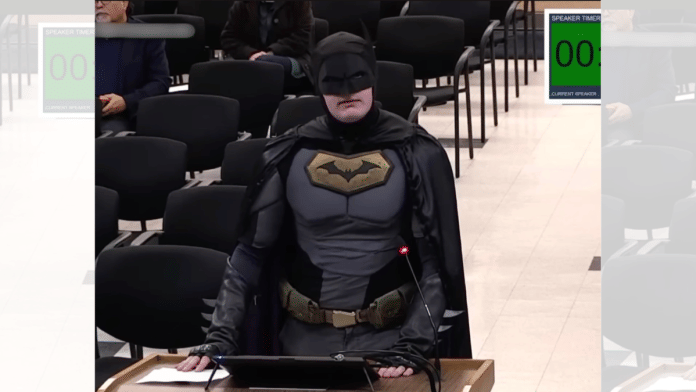 The unidentified man dressed as Batman at the Santa Clara city council meeting | Screengrab from Youtube | @APT_NEWS