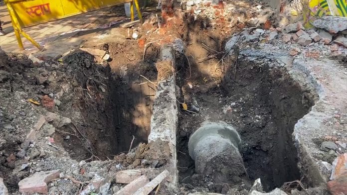 Road dug out in Bhagirathpur area as people suffering from contaminated water increases, in Indore on Wednesday | ANI