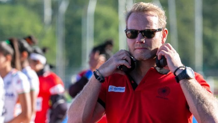 Women's hockey, coach