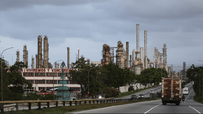 Trump’s Venezuela oil revival plan is a $100 billion gamble