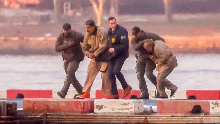 Venezuelan economy did not collapse overnight. 4 decades of stagnation is the cause